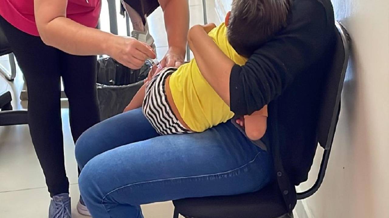 Alunos das escolas municipais recebem vacina contra a gripe