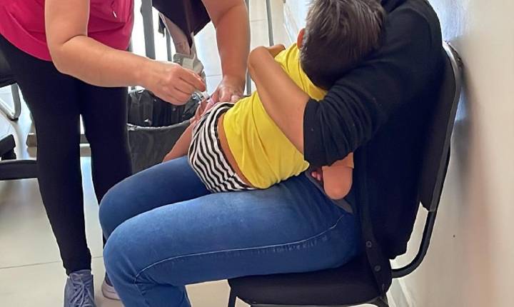 Alunos das escolas municipais recebem vacina contra a gripe