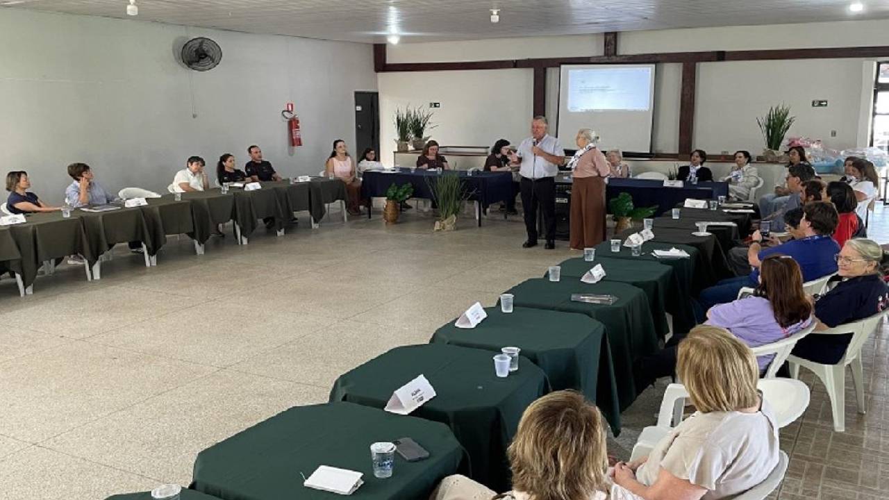 Fuss Araras faz reunião com entidades beneficentes e entrega do Enxoval Solidário