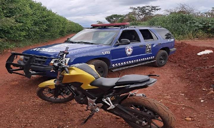 Motocicleta roubada é localizada em área de mata no Jardim Orquídeas, em Araras