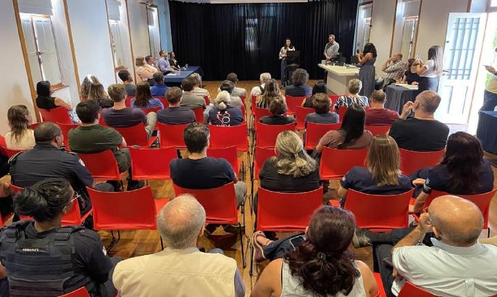 Tomam posse os novos membros dos conselhos da criança e do adolescente e sobre drogas