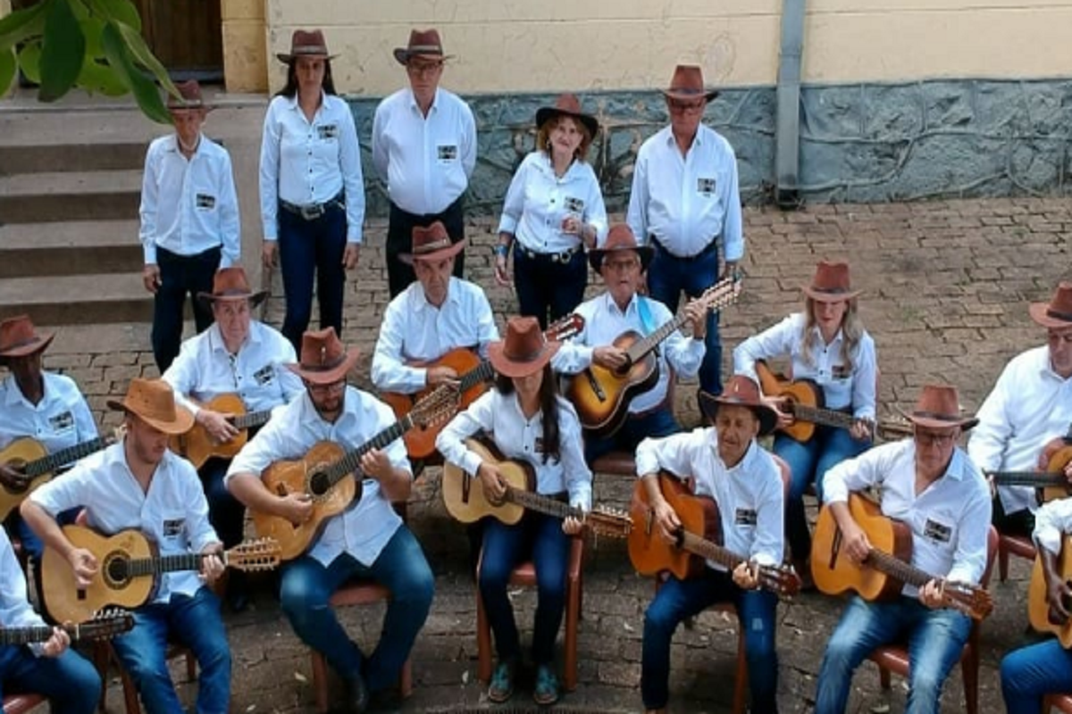 Orquestra de Violeiros de Araras se apresenta domingo (9) na Praça Barão