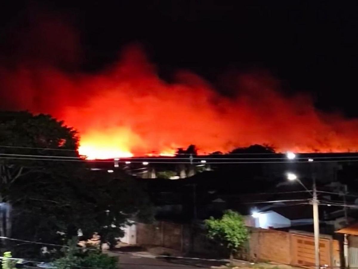 10 HECTARES DE CANA SÃO QUEIMADOS PROPOSITADAMENTE EM ARARAS SP