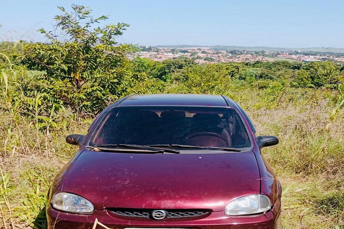 CARRO FURTADO EM ARARAS É ENCONTRADO EM LEME SP