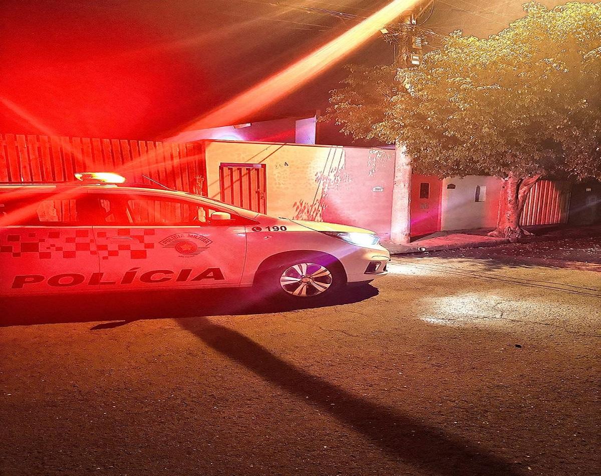 HOMEM TEM 50 % DO CORPO QUEIMADO APÓS ACENDER FOGAREIRO DE TACHO EM LEME SP