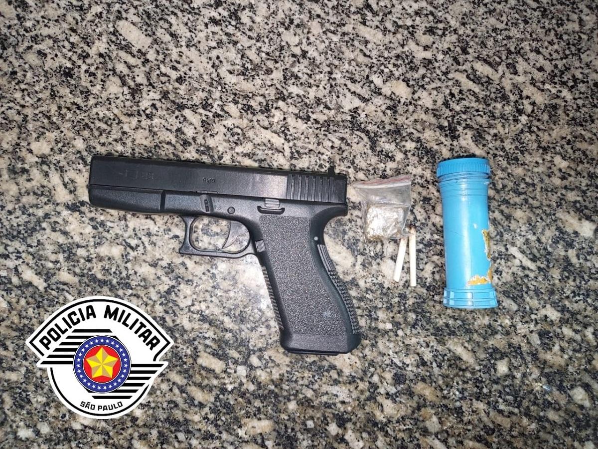 MENOR DE IDADE É DETIDO COM SIMULACRO DE ARMA DE FOGO EM FRENTE A ESCOLA EM LIMEIRA SP