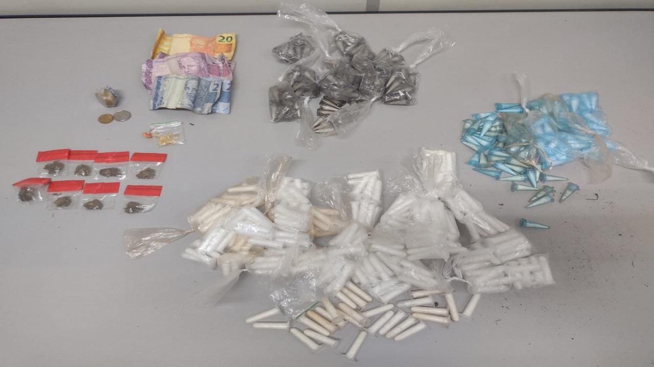 INDIVÍDUO NA PRÁTICA DE TRÁFICO DE DROGAS É DETIDO NA ZONA LESTE DE ARARAS SP
