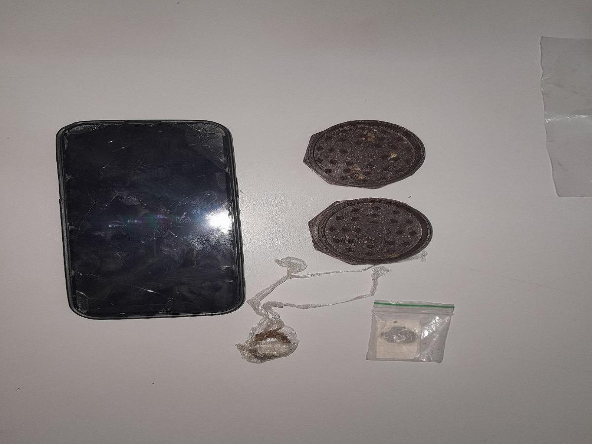 Homem é detido pela Guarda Civil de Araras por desacato e uso de entorpecentes na Avenida Melvin Jones