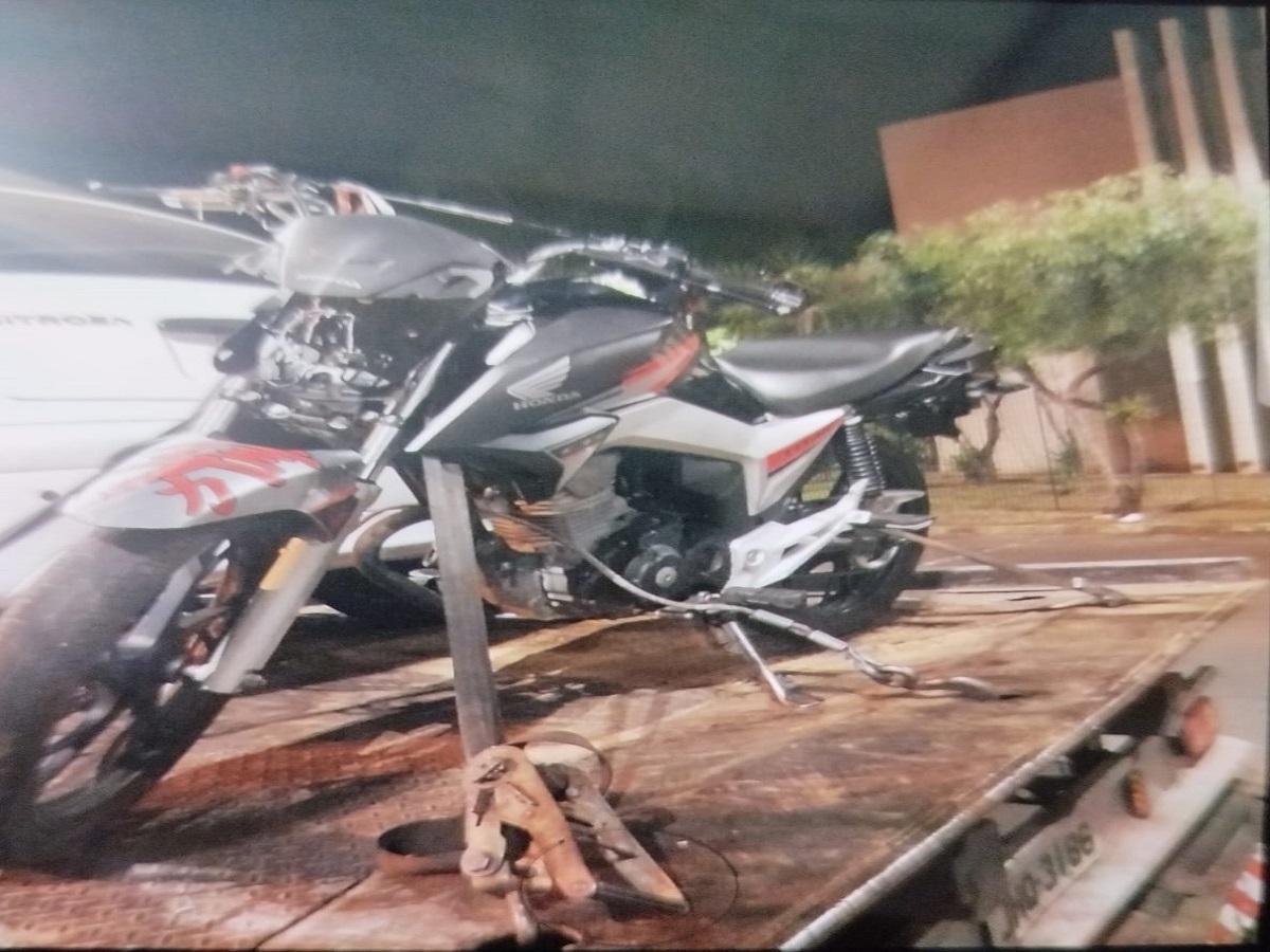 Motociclista tenta fugir de bloqueio, mas é detido pela GCM de Araras