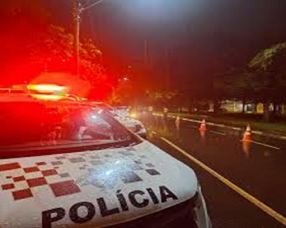 POLÍCIA MILITAR DE ARARAS SP CUMPRE MANDADO DE PRISÃO NO BAIRRO NARCISO GOMES EM ARARAS SP