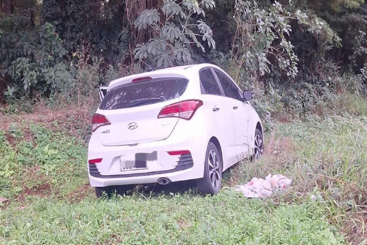 PROCURADO PELA JUSTIÇA EMPREENDE FUGA COM VEÍCULO E CONSEGUE ESCAPAR DA POLÍCIA MILITAR EM ARARAS SP