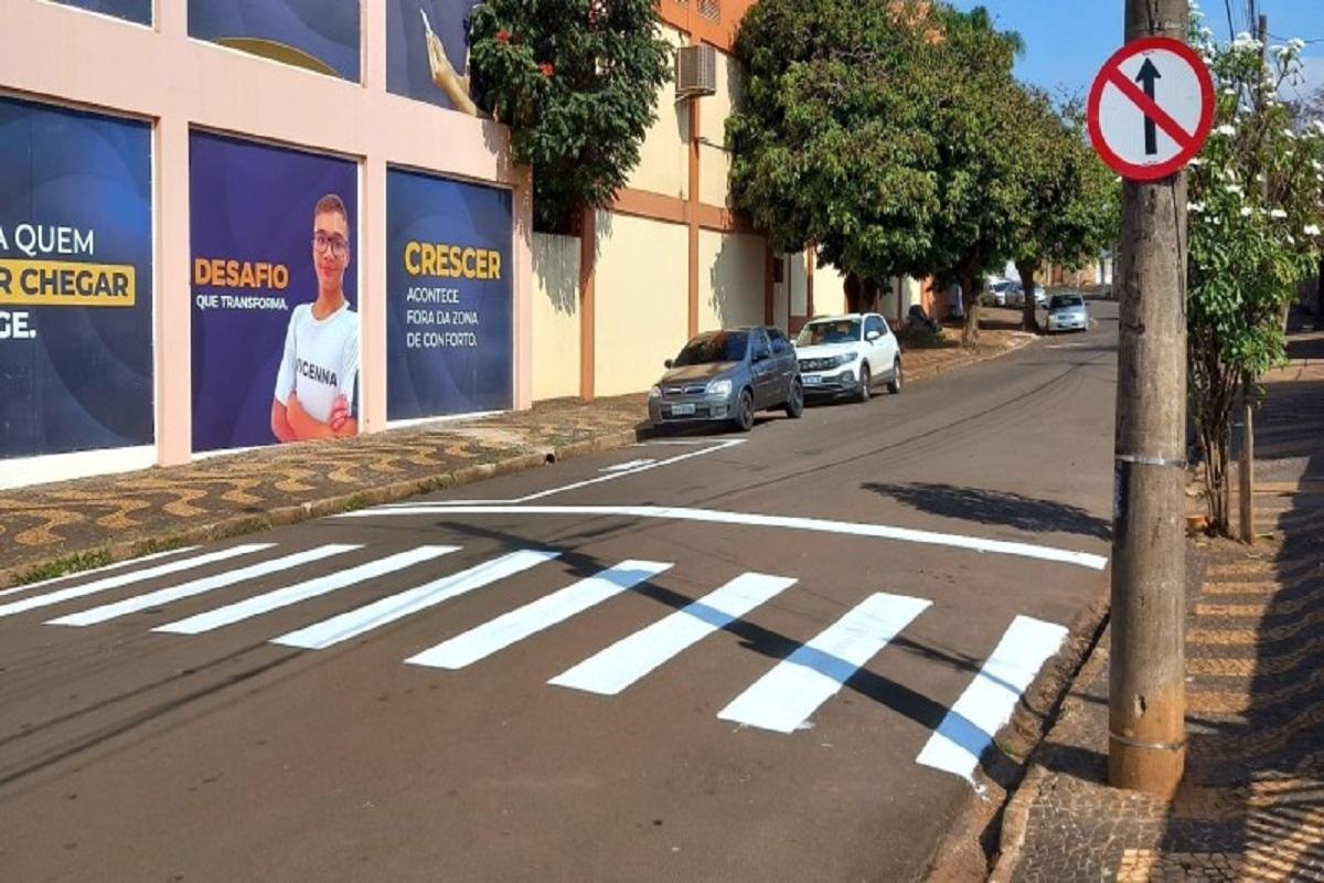 Fotolegenda: Demutran faz melhoria de sinalização na Rua Manaus