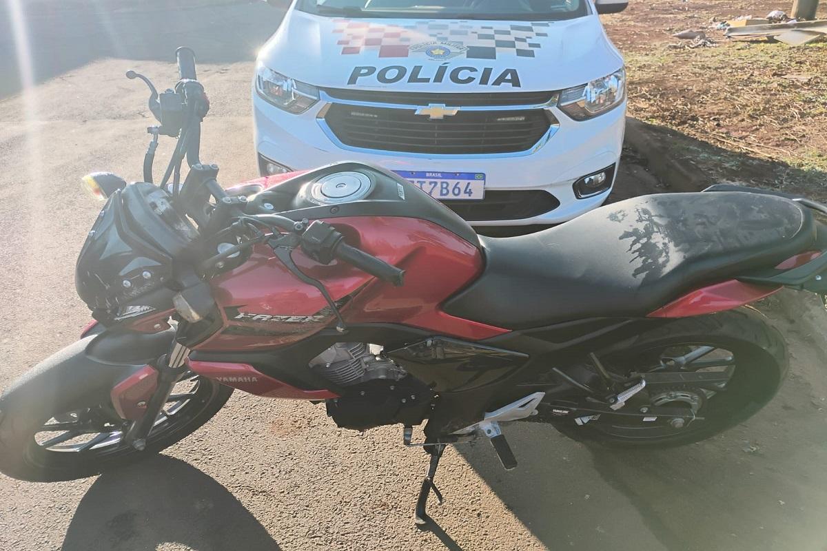 POLÍCIA MILITAR LOCALIZA MOTOCICLETA ROUBADA EM ARARAS SP