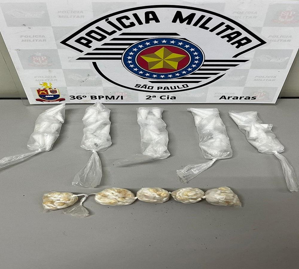 CASAL QUE GUARDAVA DROGAS EM RESIDÊNCIA NO PARQUE INDUSTRIAL É DETIDO PELA POLÍCIA MILITAR EM ARARAS SP