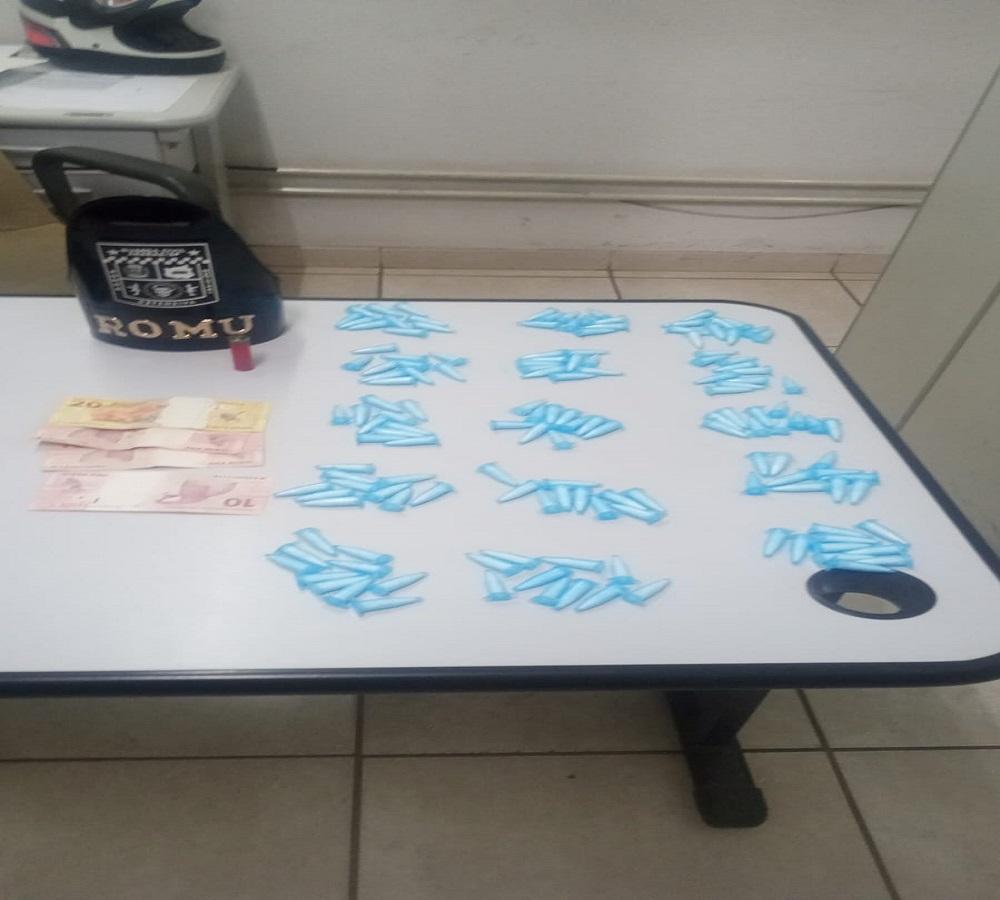 INDIVÍDUO É DETIDO E PRESO POR TRÁFICO DE DROGAS NO JARDIM AEROPORTO EM ARARAS SP