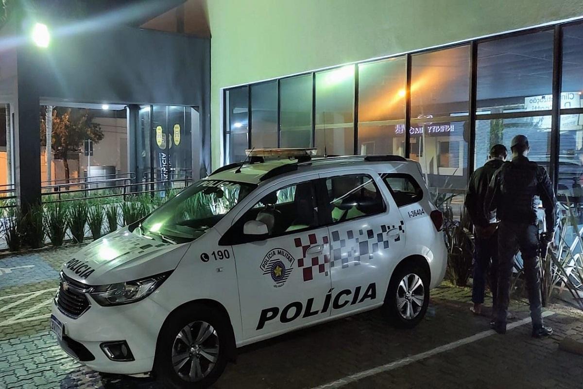 INDIVÍDUO PROCURADO PELA JUSTIÇA É DETIDO PELA POLÍCIA MILITAR EM LEME SP