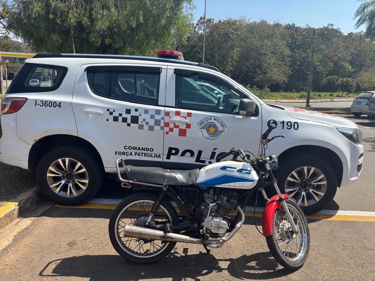 MENOR DE IDADE É DETIDO PELA POLÍCIA MILITAR COM DROGAS E MOTOCICLETA ADULTERADA NO NARCISO GOMES EM ARARAS SP