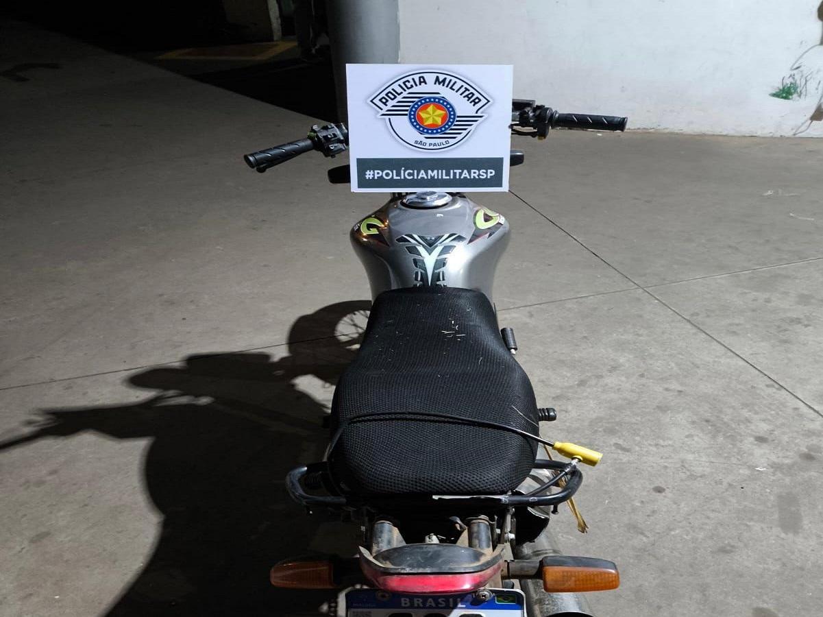 MOTOCICLETA FURTADA EM ARARAS É ENCONTRADA PELA POLÍCIA MILITAR EM LEME SP