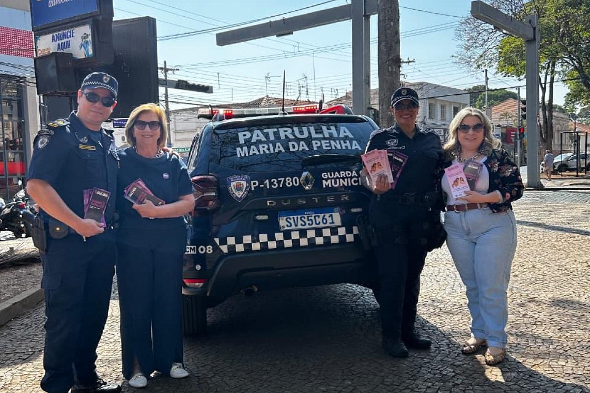 Procuradoria da Mulher e Patrulha Maria da Penha fazem ação no comércio de Araras