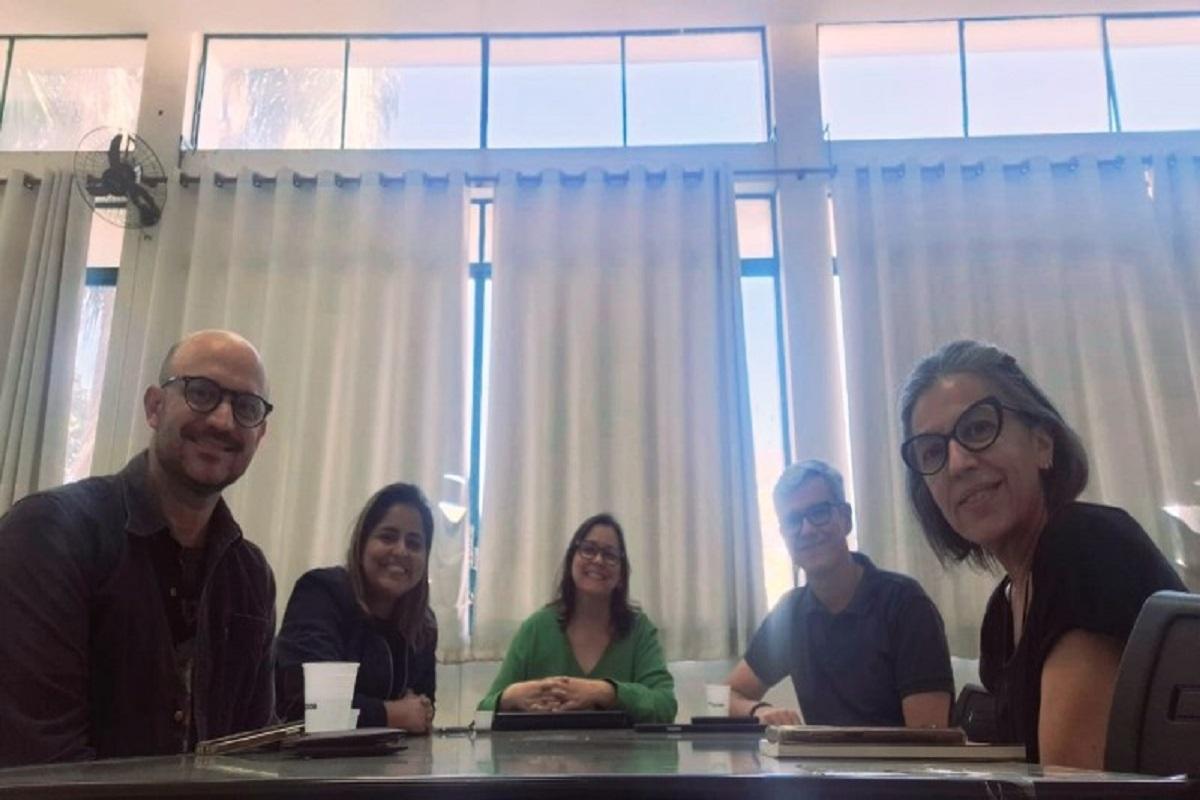 Racismo e machismo foram os debates do Clube do Livro de agosto