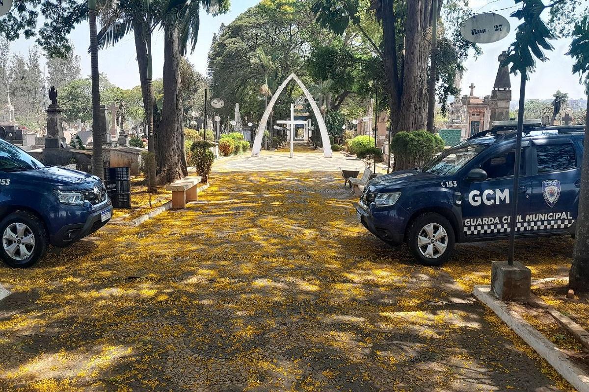 GCM DE ARARAS REALIZA SATURAÇÃO NO CEMITÉRIO MUNICIPAL PARA PREVENIR VANDALISMO E FURTOS