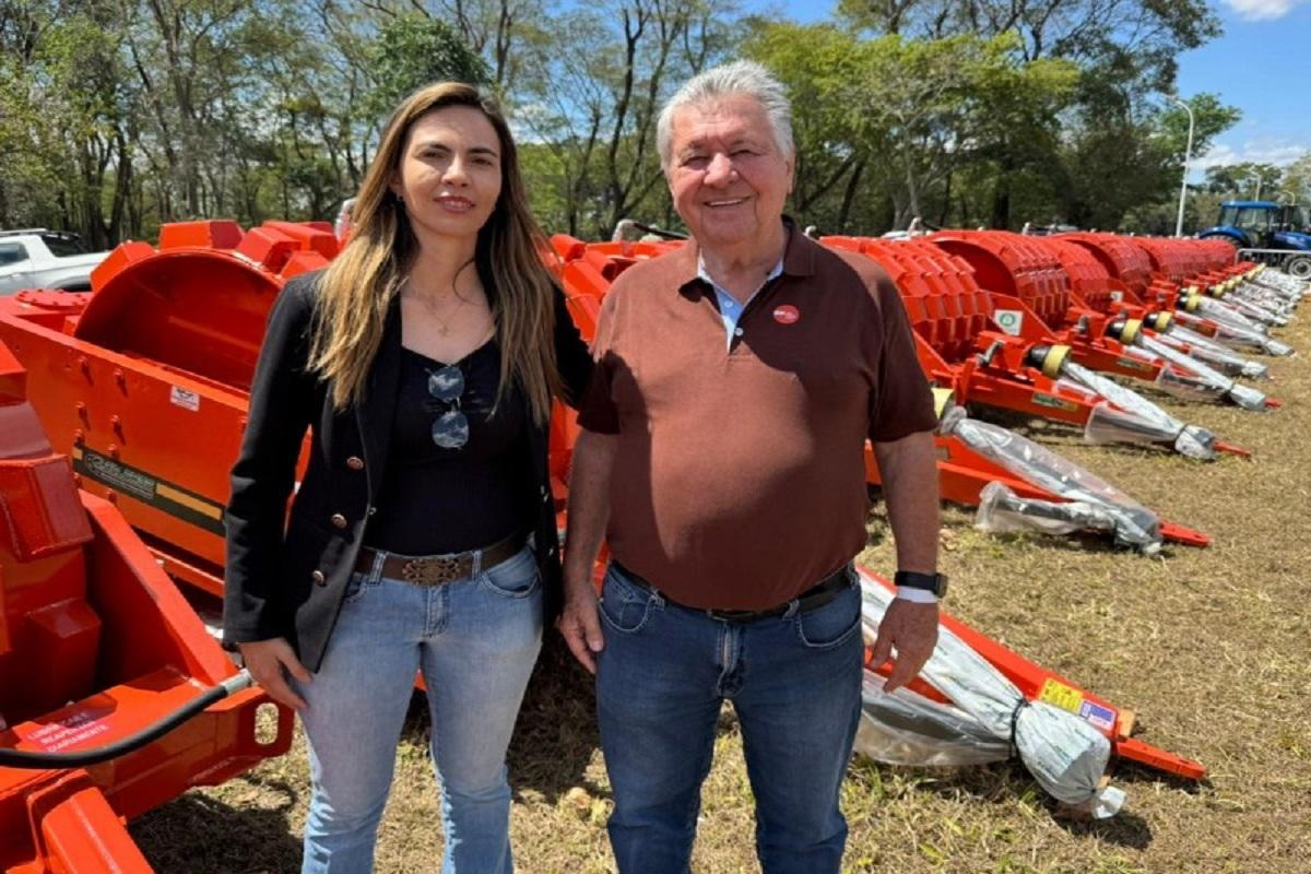 Governo do Estado destina novo rolo compactador para Araras