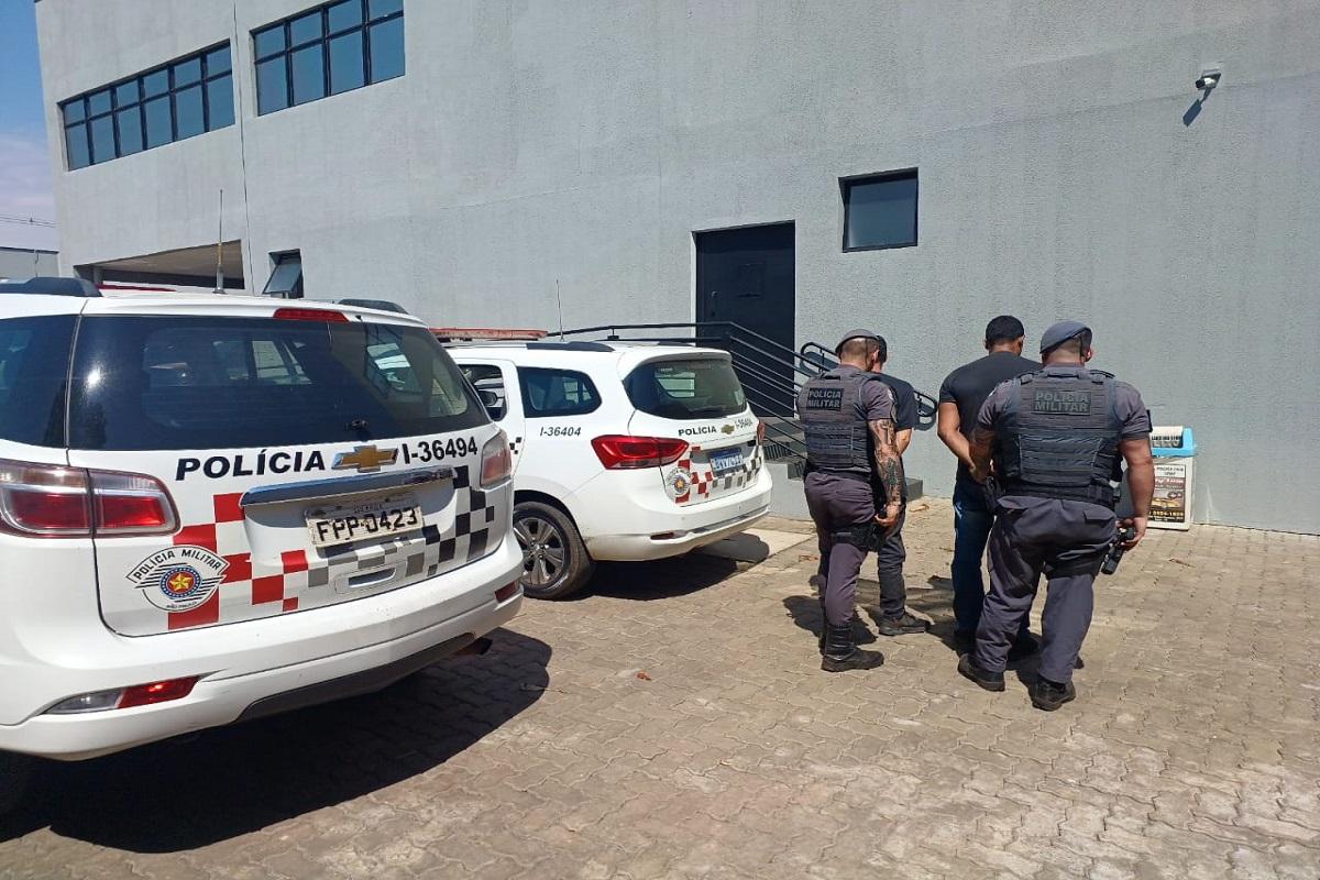 MORADOR DE CONDOMÍNIO ROUBA BICICLETA E ACABA DETIDO PELA POLÍCIA MILITAR
