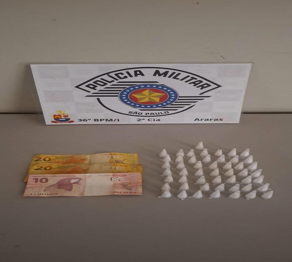 MULHER É DETIDA EM FLAGRANTE NA PRÁTICA DE TRÁFICO DE DROGAS EM ARARAS SP