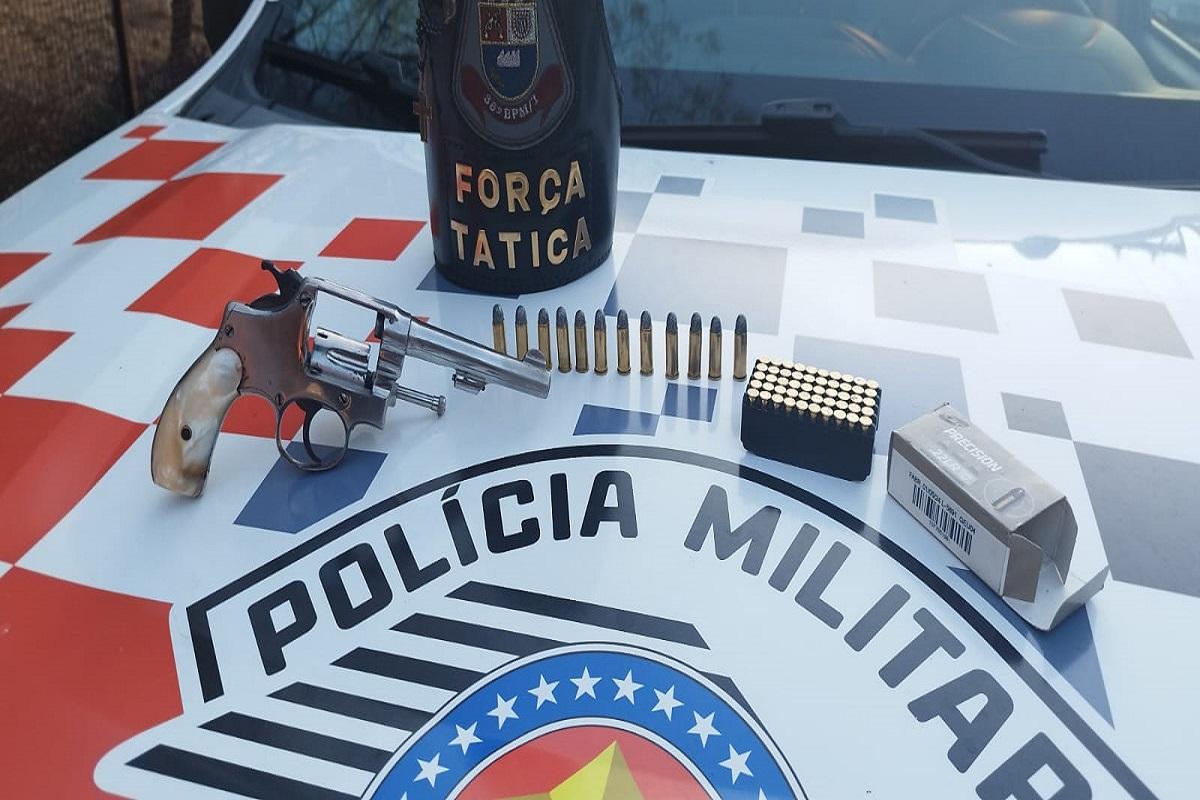 Polícia Militar prende dois homens em flagrante por furto qualificado e porte ilegal de arma em Pirassununga