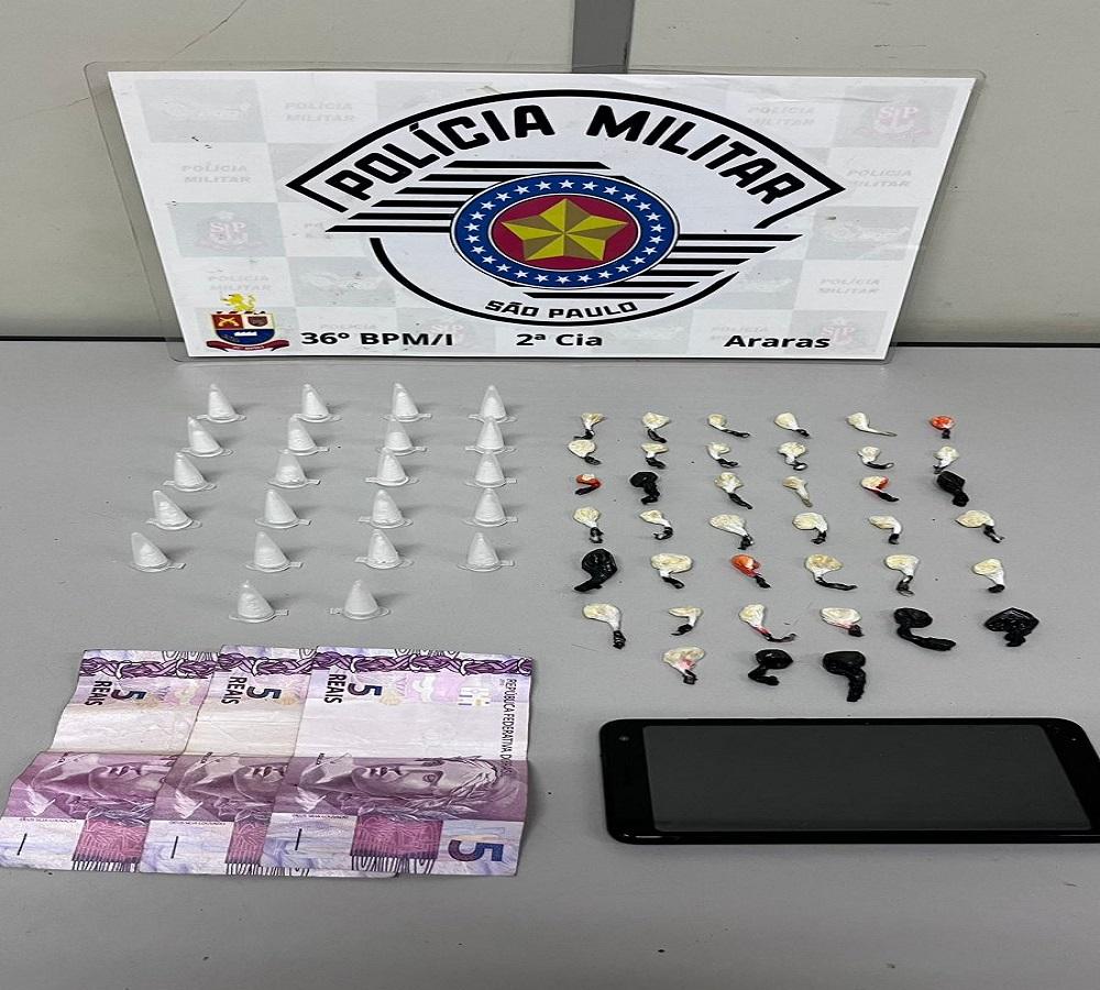 POLÍCIA MILITAR PRENDE HOMEM POR TRÁFICO DE DROGAS NO JARDIM MORUMBI, EM ARARAS SP