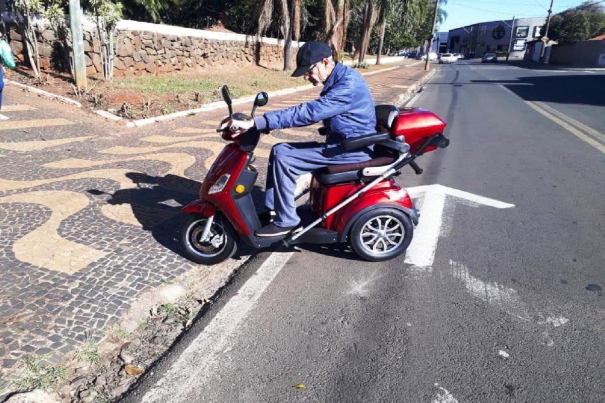 Prefeitura instala rampa de acessibilidade na entrada lateral do Parque Ecológico