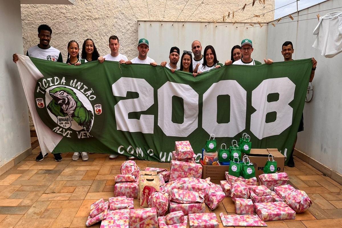 FUNSAYÃO RECEBE AÇÃO SOCIAL DA TORCIDA UNIÃO ALVIVERDE EM ARARAS SP