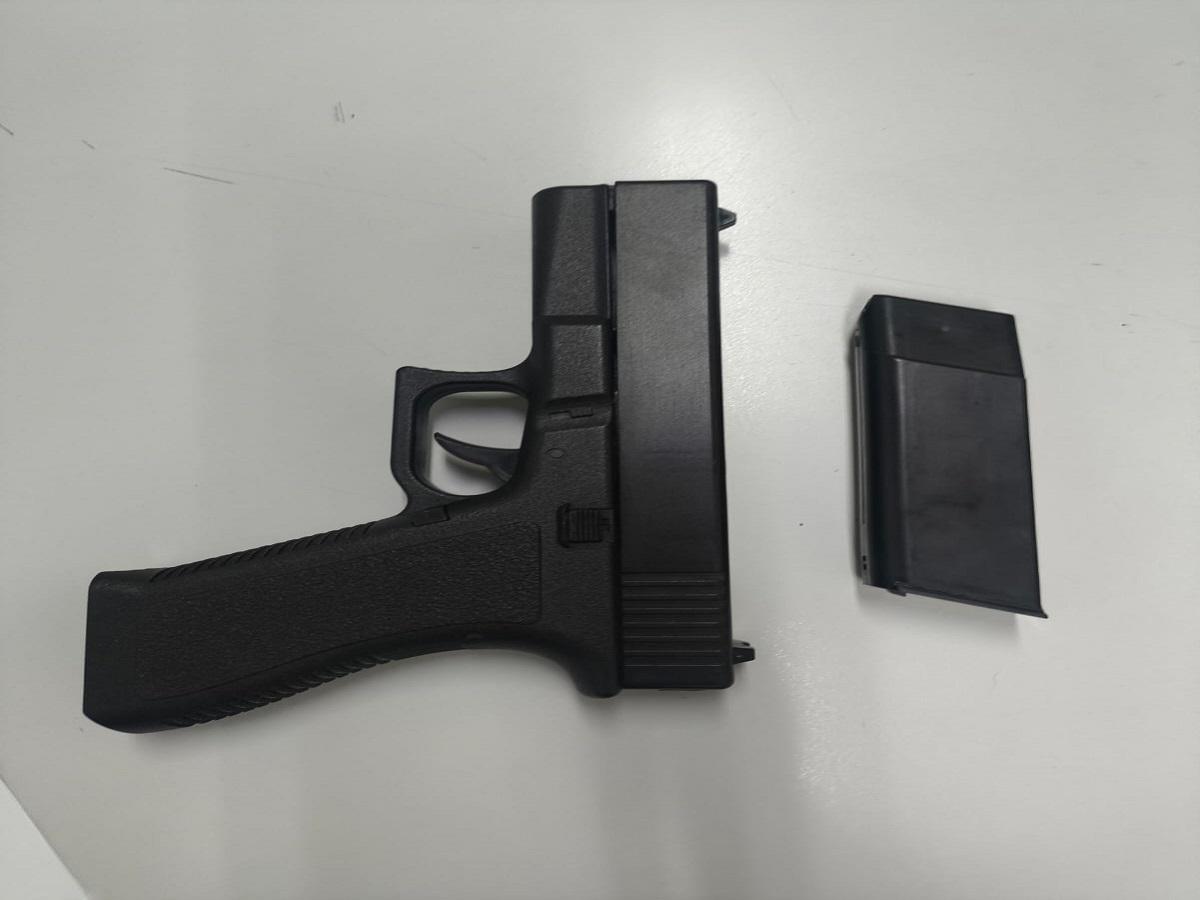 GUARDA CIVIL MUNICIPAL DE ARARAS APREENDE SIMULACRO DE ARMA DURANTE FISCALIZAÇÃO DE TRÂNSITO NO JARDIM OITO DE ABRIL