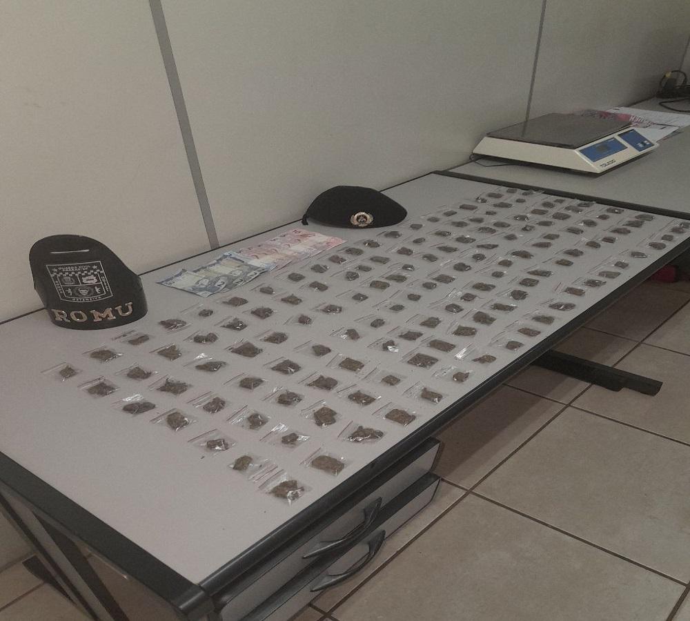Menor é apreendido pela ROMU da Guarda Civil Municipal de Araras por tráfico de drogas na Zona Leste