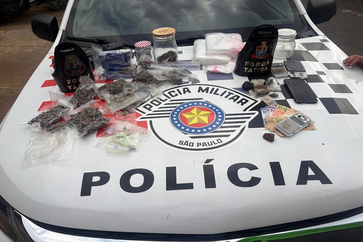 POLÍCIA MILITAR DESMANTELA PONTO DE TRÁFICO DE DROGAS E LOCALIZA ESTUFA DE MACONHA EM PIRASSUNUNGA