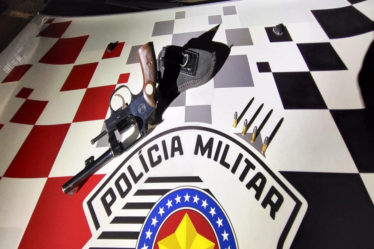 POLÍCIA MILITAR PRENDE HOMEM POR PORTE ILEGAL DE ARMA DE FOGO NO BELINHA OMETTO, EM LIMEIRA