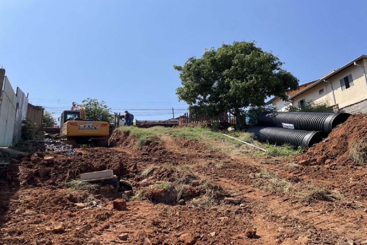 Prefeitura inicia obra em viela do Jardim São João