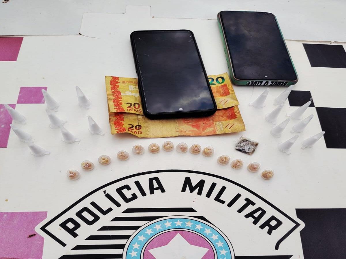 TRÊS HOMENS SÃO DETIDOS POR TRÁFICO DE DROGAS DURANTE OPERAÇÃO DA POLÍCIA MILITAR EM ARARAS SP