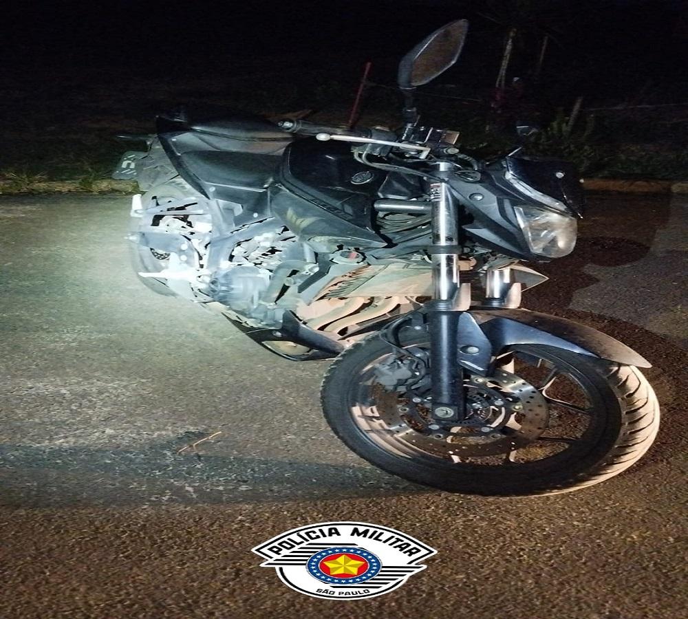 MOTO ROUBADA É LOCALIZADA PELA POLÍCIA MILITAR EM ARARAS SP