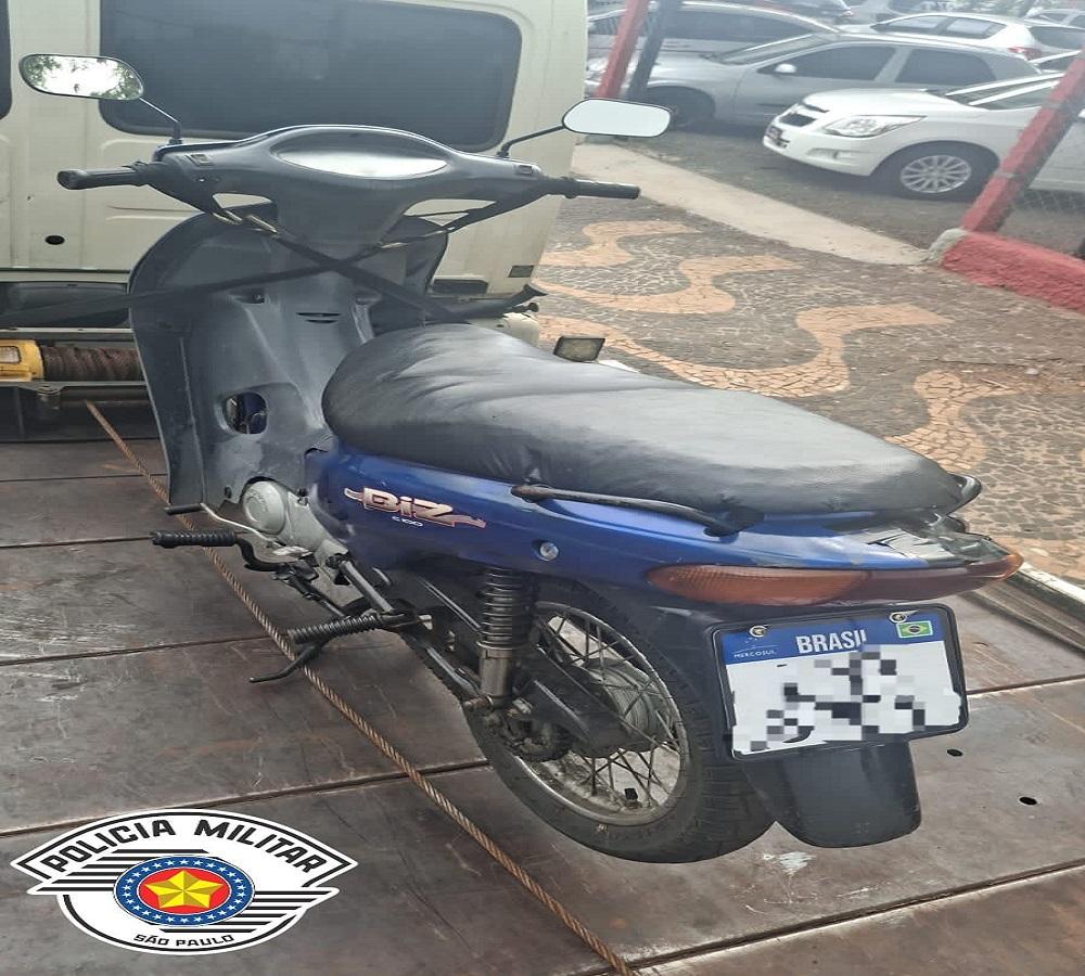 MULHER É DETIDA POR ADULTERAÇÃO DE PLACA VEICULAR EM ARARAS SP