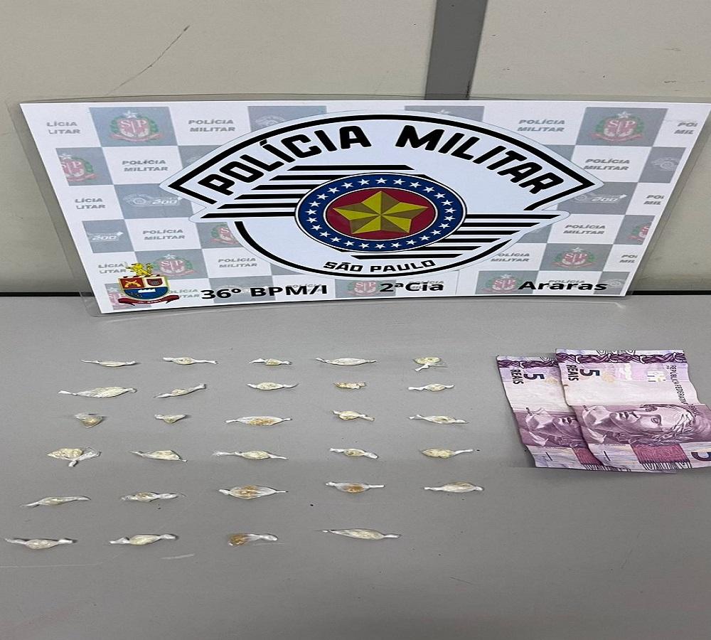 POLÍCIA MILITAR PRENDE HOMEM POR TRÁFICO DE DROGAS NO JARDIM MARABÁ, EM ARARAS SP