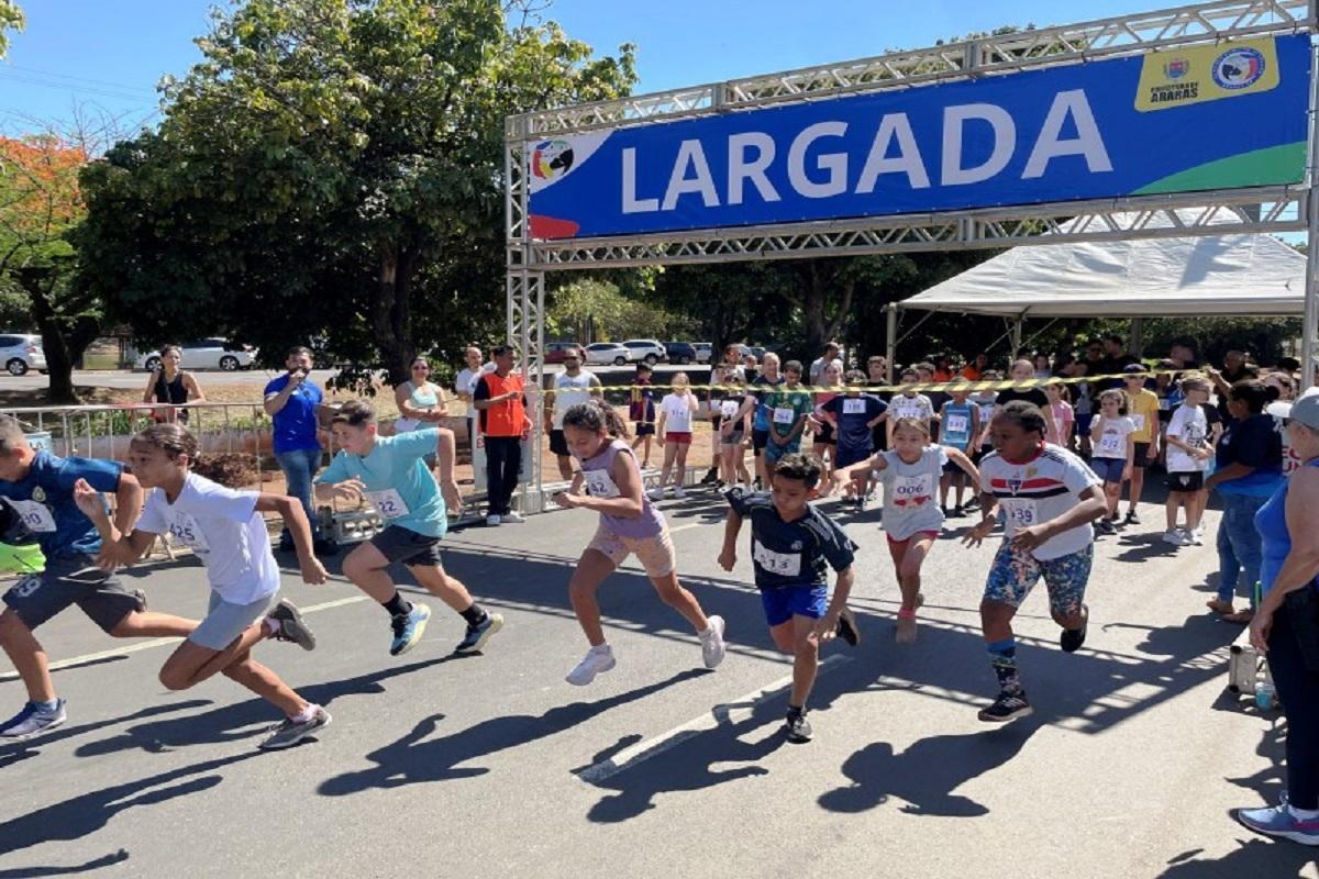 535 crianças participaram da 7ª Corridinha Kids de Araras