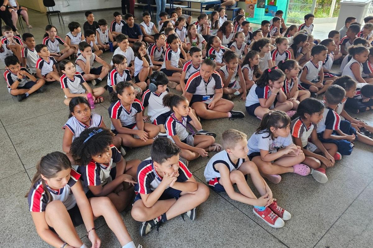 Escola Legislativa realiza 2ª edição do Cine Debate na escola Júlio Ridolfo