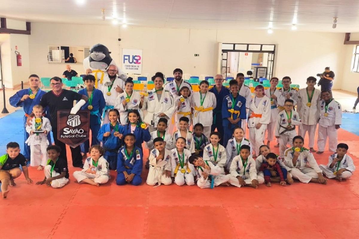 Fotolegenda: Festival de Judô da Secretaria de Esportes reúne 90 alunos