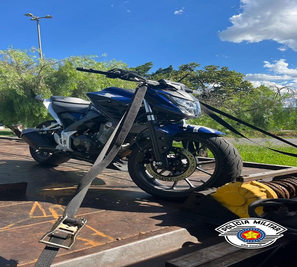 HOMEM É DETIDO POR ADULTERAÇÃO DE SINAL DE VEÍCULO NO JD. COPACABANA EM ARARAS SP