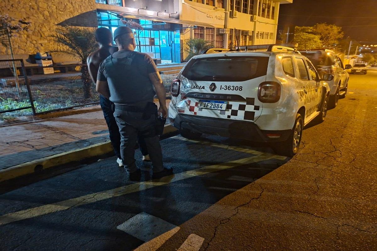 HOMEM É PRESO EM FLAGRANTE POR TENTATIVA DE FEMINICÍDIO EM PIRASSUNUNGA SP