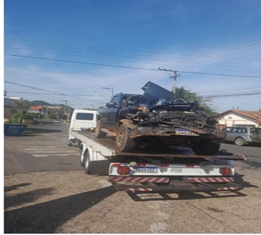 MOTORISTA PASSA MAL, PERDE O CONTROLE DO CARRO E COLIDE CONTRA FUNILARIA NO JD. SOBRADINHO, EM ARARAS SP