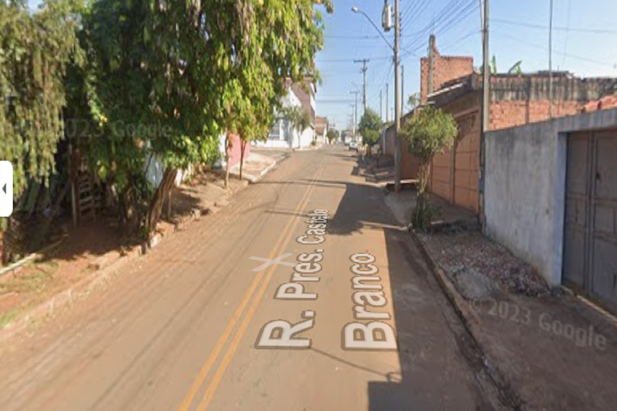 Mulher é morta a facadas dentro de casa em Cordeirópolis; autor é detido transtornado em via pública.