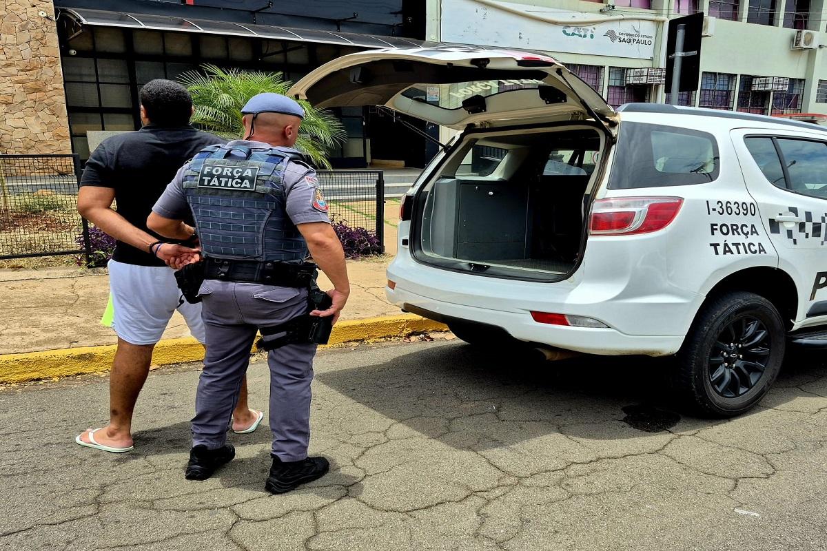 PROCURADO PELA JUSTIÇA É CAPTURADO PELA POLÍCIA MILITAR DURANTE OPERAÇÃO IMPACTO FORÇA TOTAL EM PIRASSUNUNGA SP