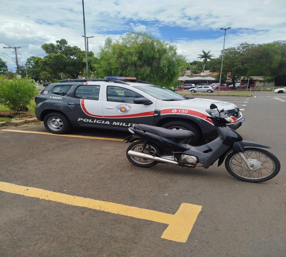 POLÍCIA MILITAR FLAGRA MOTONETA COM SINAIS IDENTIFICADORES ADULTERADOS EM ARARAS